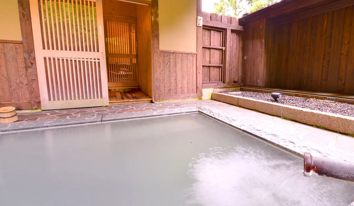温泉｜【公式】咲花温泉 一水荘｜源泉かけ流し エメラルドグリーンの