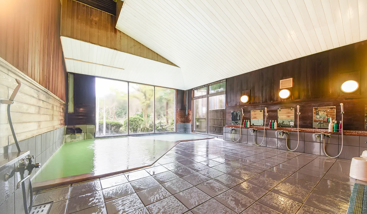 温泉｜【公式】咲花温泉 一水荘｜源泉かけ流し エメラルドグリーンの